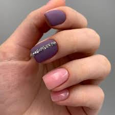 nails in toronto etobie