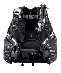 Buying A Scuba Bcd Is A Jungle Weve Tested 21 Bcds In 2019