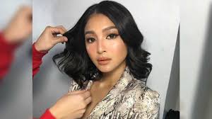 Long days under the sun can affect my skin but im glad the pond's online beauty advisor helps resolve my skin issues in an instant. Actress Nadine Lustre Picks Up Stranger S Trash Tells Him Not To Litter Coconuts Manila