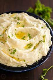 Learn the secrets to the best mashed potatoes recipe. Creamy Mashed Potatoes Recipe Video Natashaskitchen Com