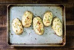 Should potatoes be oiled before baking?