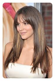 In this particular hairstyle, the hair extends until shoulder length in a wavy manner. 102 Most Flattering Hairstyles For Oval Faces
