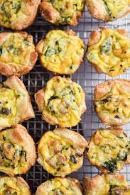 mini puff pastry quiche with bacon and