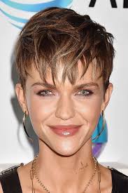 As long as you are in the greater manchester area then i can come to you. Ruby Rose S Hairstyles Hair Colors Steal Her Style