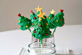 This recipe serves 46 and couldn't be cuter, with a sprinkle of sparkling sugar that hints at the red velvet cake hidden beneath the creamy candy coating. Christmas Tree Cake Pops