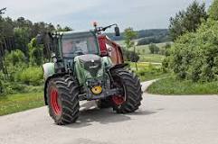 ¿Cuántos CV tiene un tractor pequeño?