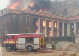 A fire has destroyed parts of the rhodes memorial and part of a restaurant on the slopes of devil's peak in cape town. Ermzapdluxhlcm