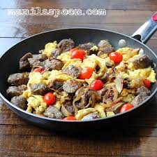 boerewors sausages with scrambled eggs