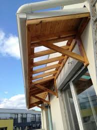 Покрив, изработени от облегченного материал, помага да се наблегне на дизайна. Naves S Kombinaciya Ot Plten Ne Chupliv Polikarbonat Prozrachen Maistorplus