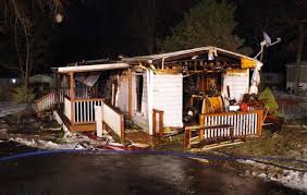 fire destroys vacant mobile home near