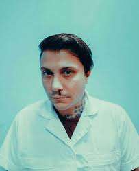 Eventually, as things heated up, there no longer existed a moment of peace between them. Pin On Frank Iero