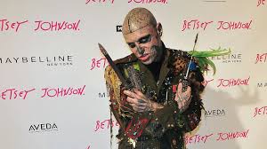 He is also known as zombie boy for being tattooed like a corpse across the majority of his body. Zombie Boy Schockt Er Beim Supertalent 2012 Promiflash De
