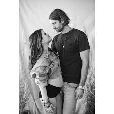 Country singer ryan hurd talks about tour and wife maren morris' pregnancy. Ryan Hurd On Twitter Look At Her Can T Believe It See You In March Baby