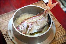 炊煮的「北條鯛魚飯」與生魚片的「宇和島鯛魚飯」。正宗愛媛發祥地才品嚐得到的二種美饌！ - 四國瀨戶內松山|