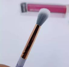 fluffy eyeshadow blending brush