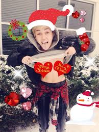 Miley Cyrus TITS OUT FOR CHRISTMAS OCEANUP TEEN GOSSIP