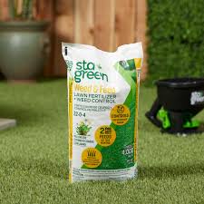 feed fertilizer in the lawn fertilizer