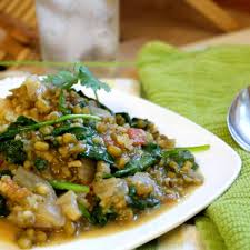 green curry mung beans with spinach