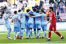 9 kişi kalan Kayserispor, Antalyaspor'u Mame Thiam'la devirdi