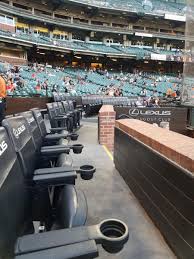 field club seats at oracle park