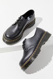 These boots are a uk 5 & us 7 (womens) and us 6 (mens). Dr Martens 1461 Bex Oxford Urban Outfitters