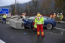 Uns erreichte die nachricht, dass bernhard wendeln verstorben ist. Tesla Fahrer Nach Unfall Auf Inntalautobahn Bei Inzing Verstorben Tiroler Tageszeitung Online Nachrichten Von Jetzt