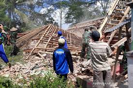 Korban gempa sulawesi pada 15 januari 2021 sebanyak 67 orang tewas di mamuju dan 11 di majene. Gempa 6 2 M Guncang Kabupaten Blitar Antara News