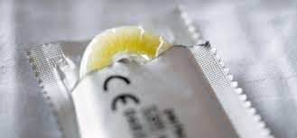 Prezervatifler, cinsel ilişki sırasında istenmeyen gebelikleri ve cinsel hastalıkları önlemede kullanılan cinsel sağlık ürünleridir. Kondome Schutzen Vor Hiv Bei Richtiger Anwedung