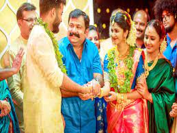 Karthika mathew 2019 new malayalam hindi dubbed blockbuster movie | 2019 south hindi dubbed movies. Uppum Mulakum Show Lechu S Wedding Didn T Have Scripted Dialogues Uppum Mulakum S Biju Sopanam And Nisha Sarang Times Of India