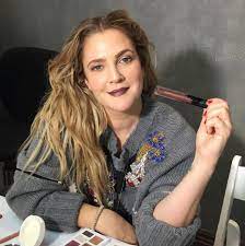 drew barrymore on 90s brows flower