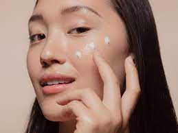 should you put moisturizer on acne