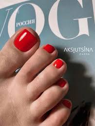 red polish toe nails