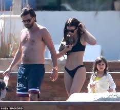 Sofia richie's mom diane alexander has given her seal of approval of her daughter's boyfriend scott disick. Sofia Richie Exclusive Teen Step Mom Enjoys Bikini Break With Scott Disick And His Kids In Mexico Express Digest