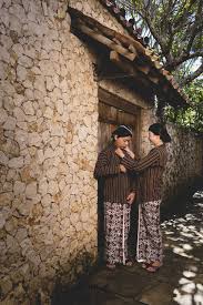 Foto prewedding baju adat jawa klasik caca & zunan. Prewedding Jawa Foto Perkawinan Foto Tunangan Tema Pernikahan