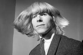 David bowie in paris in 1976. When David Jones Became David Bowie