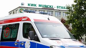 Kobieta pomyliła gaz z hamulcem i zniszczyła dwa samochody. Wypadek W Kopalni Murcki Staszic W Katowicach Zginal 44 Letni Gornik Wiadomosci