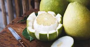 Who should not eat pomelo?