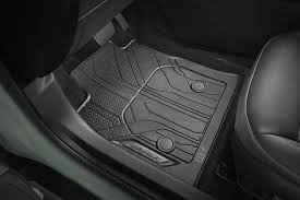 gm accessories 25795457 front and rear carpeted floor mats in ebony