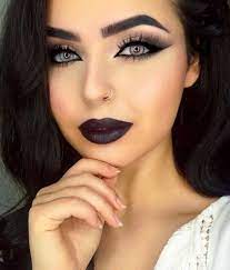 15 black lipstick looks that will steal