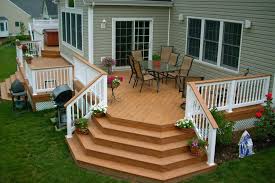4 great reasons to have a backyard deck