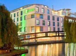 Wifi and parking are free, and this hotel also features an indoor pool. Die 10 Besten Holiday Inn Hotels In London Gb Booking Com