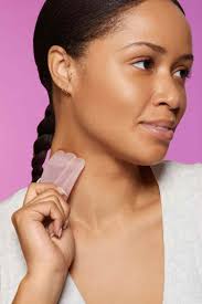 how to use the gua sha tool on your face