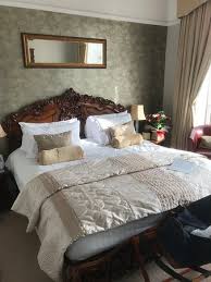 Super Kingsize Bed With Luxury Pillows