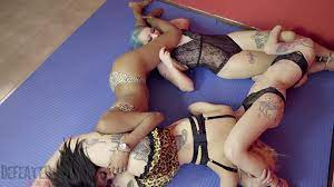 Lock that reverse headscissor - Defeated.xxx - Female Fighting and Fetish  Movies