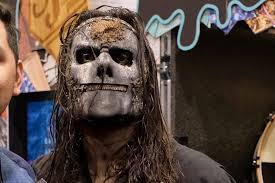Joey jordison mask vol 3. See A Young Masked Jay Weinberg S First Meeting With Slipknot