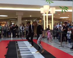 floor piano performance