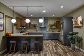 If you are a fan of this popular design and theme, here is how you can recreate the magic of the 1950s in your kitchen. Mid Century Modern Kitchen Crystal Cabinets
