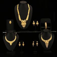 6 golden jewellery collection
