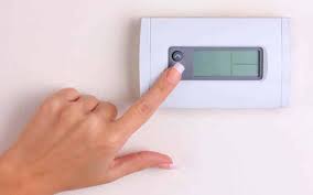 the thermostat goes blank then comes