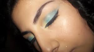 a blue eye makeup look